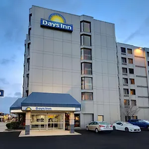 Days By Wyndham Near The Falls Kanada