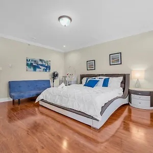 Luxurious Getaway In Vancouver-private With Attached Bathroom Kanada