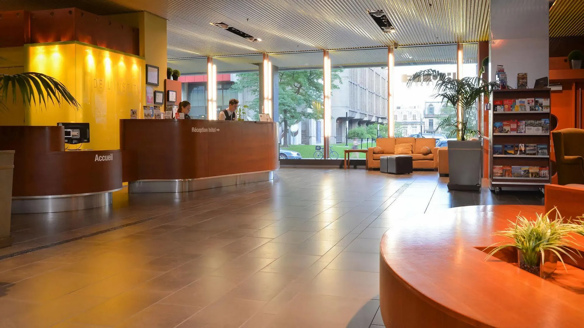 ****  Hotel De L'Ithq Canada